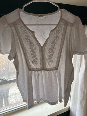 Lucky Brand White Embroidered V-Neck Flutter Sleeve Top